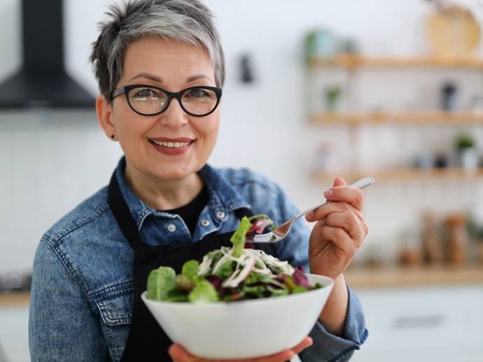 Comment adapter son alimentation en période de ménopause ?